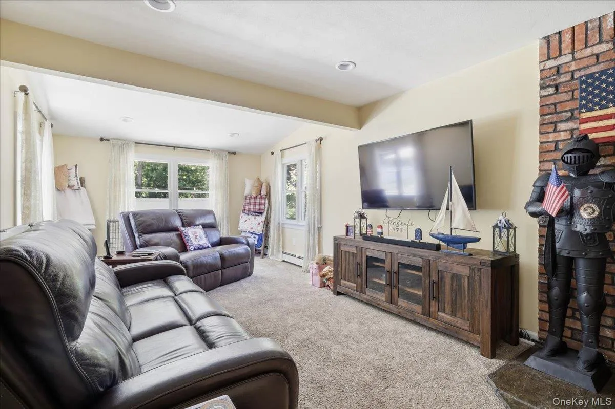 32 Henearly Drive, Brookhaven, NY, 3 Bedrooms Bedrooms, 5 Rooms Rooms,1 BathroomBathrooms,Residential,For Rent,Henearly,0,1009982 32 Henearly Drive, Brookhaven, NY, 3 Bedrooms Bedrooms, 5 Rooms Rooms,1 BathroomBathrooms,Residential,For Rent,Henearly,0,1009982