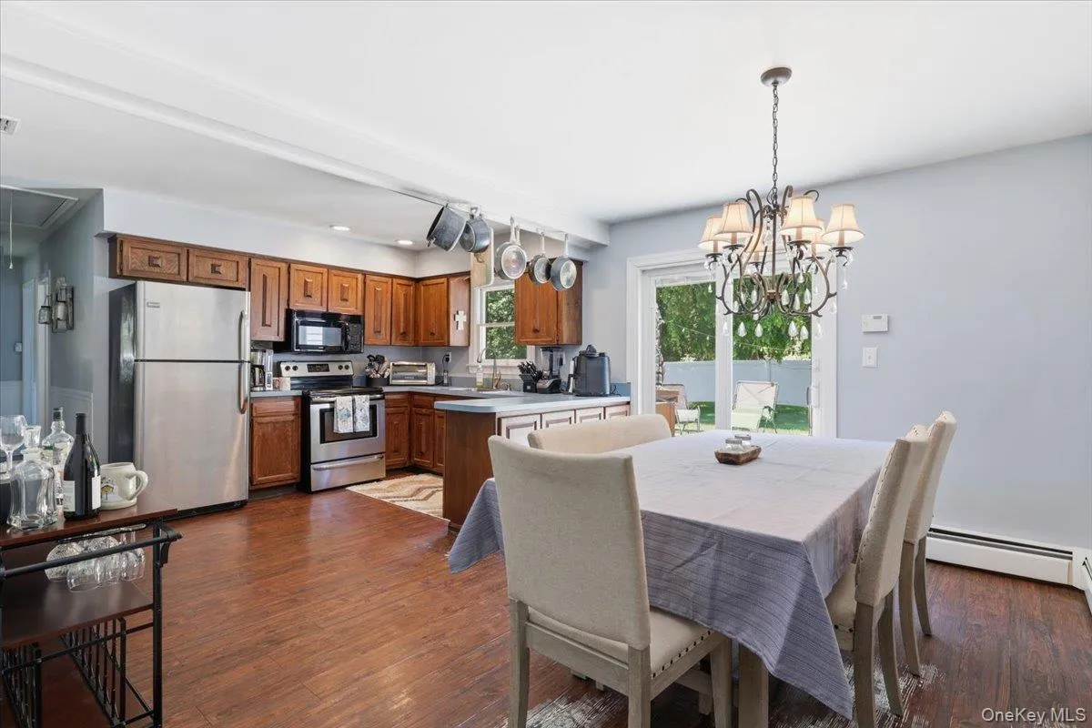 32 Henearly Drive, Brookhaven, NY, 3 Bedrooms Bedrooms, 5 Rooms Rooms,1 BathroomBathrooms,Residential,For Rent,Henearly,0,1009982 32 Henearly Drive, Brookhaven, NY, 3 Bedrooms Bedrooms, 5 Rooms Rooms,1 BathroomBathrooms,Residential,For Rent,Henearly,0,1009982