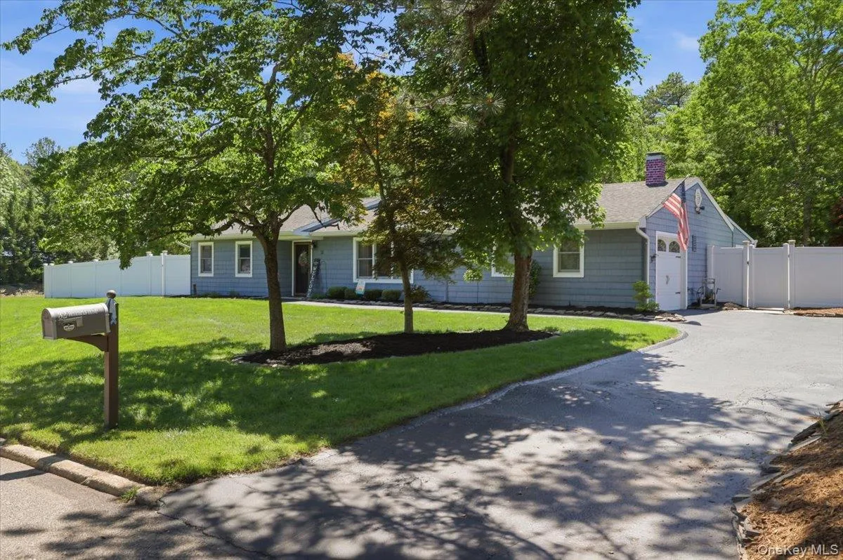 32 Henearly Drive, Brookhaven, NY, 3 Bedrooms Bedrooms, 5 Rooms Rooms,1 BathroomBathrooms,Residential,For Rent,Henearly,0,1009982 32 Henearly Drive, Brookhaven, NY, 3 Bedrooms Bedrooms, 5 Rooms Rooms,1 BathroomBathrooms,Residential,For Rent,Henearly,0,1009982