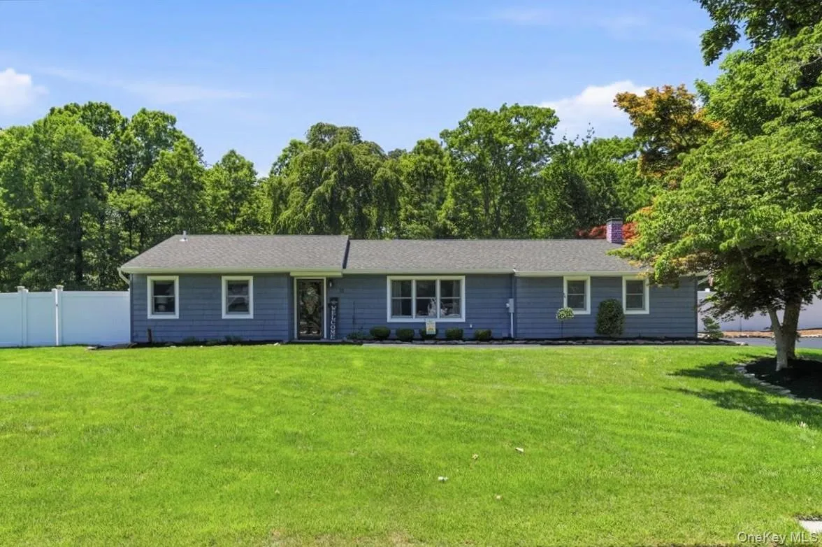 32 Henearly Drive, Brookhaven, NY, 3 Bedrooms Bedrooms, 5 Rooms Rooms,1 BathroomBathrooms,Residential,For Rent,Henearly,0,1009982 32 Henearly Drive, Brookhaven, NY, 3 Bedrooms Bedrooms, 5 Rooms Rooms,1 BathroomBathrooms,Residential,For Rent,Henearly,0,1009982