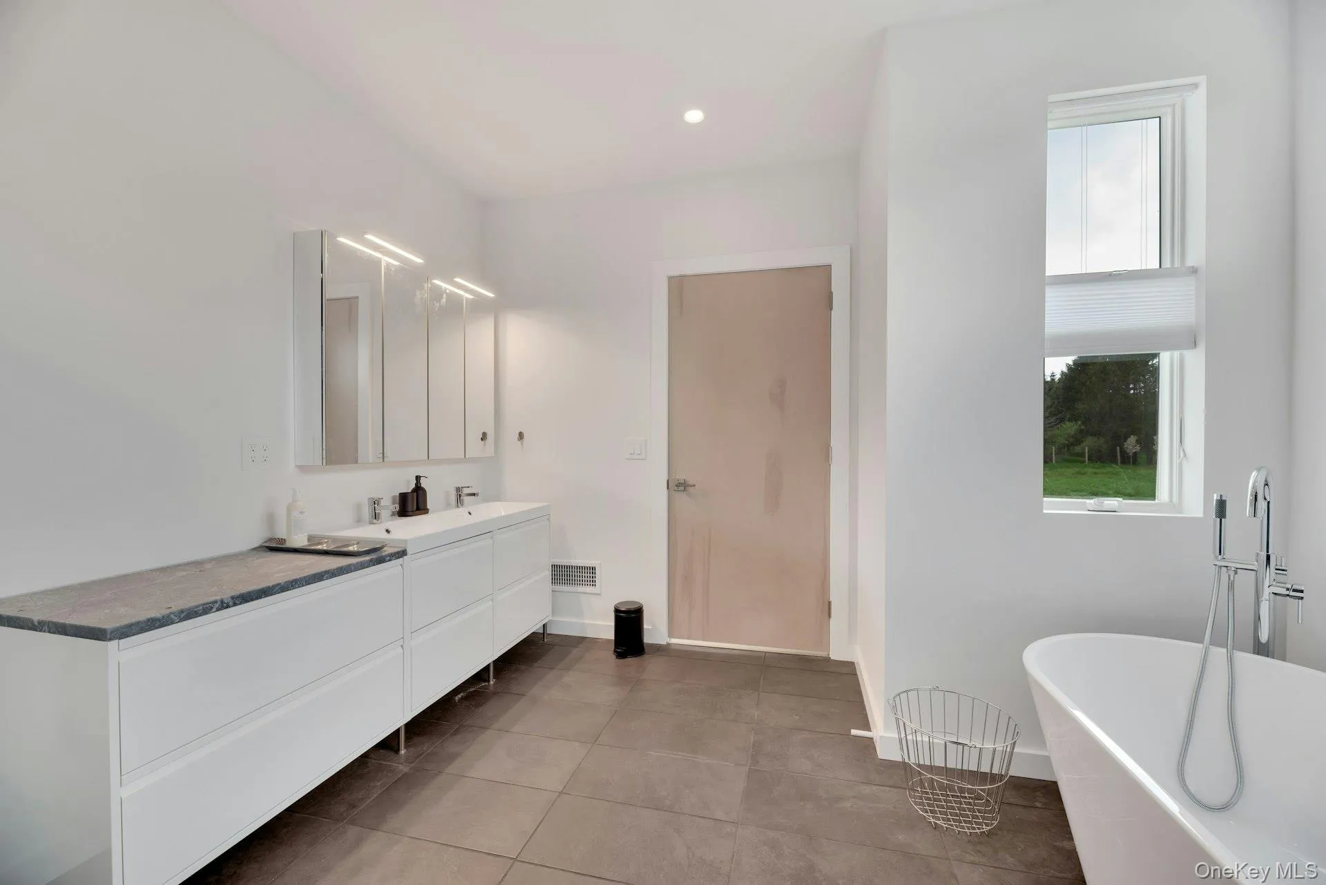 420 Old Farm Road, Southold, NY, 4 Bedrooms Bedrooms, 9 Rooms Rooms,3 BathroomsBathrooms,Residential Lease,For Rent,Old Farm,0,1009985 420 Old Farm Road, Southold, NY, 4 Bedrooms Bedrooms, 9 Rooms Rooms,3 BathroomsBathrooms,Residential Lease,For Rent,Old Farm,0,1009985
