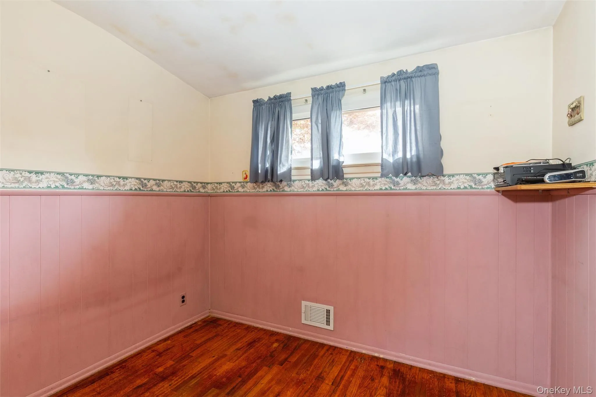 20 Duane Drive, Brookhaven, NY, 3 Bedrooms Bedrooms, 5 Rooms Rooms,1 BathroomBathrooms,Residential,For Rent,Duane,0,1009987 20 Duane Drive, Brookhaven, NY, 3 Bedrooms Bedrooms, 5 Rooms Rooms,1 BathroomBathrooms,Residential,For Rent,Duane,0,1009987