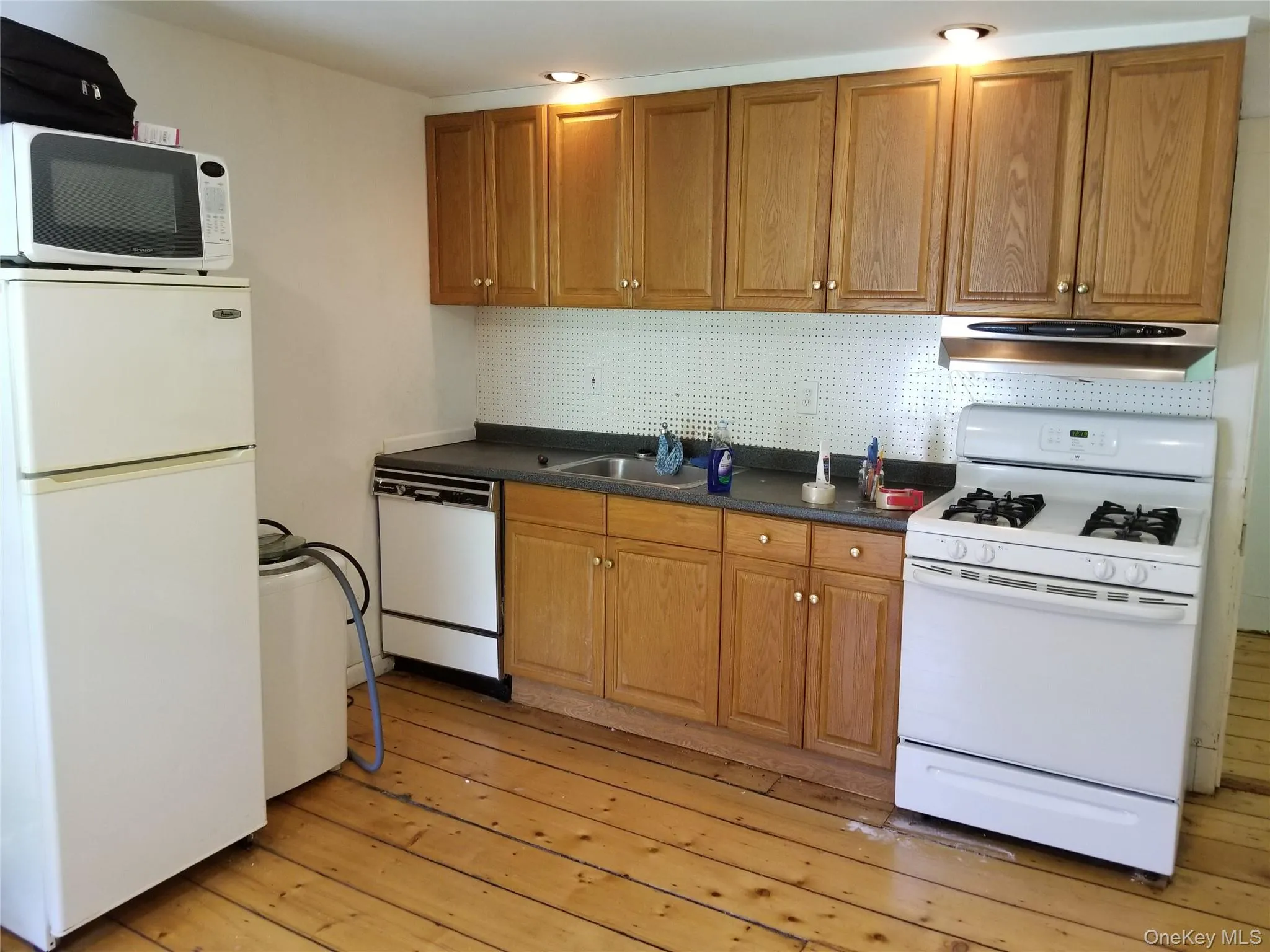 415 Myrtle Avenue, Brookhaven, NY, 2 Bedrooms Bedrooms, 5 Rooms Rooms,1 BathroomBathrooms,Residential Lease,For Rent,Myrtle,0,1009990 415 Myrtle Avenue, Brookhaven, NY, 2 Bedrooms Bedrooms, 5 Rooms Rooms,1 BathroomBathrooms,Residential Lease,For Rent,Myrtle,0,1009990