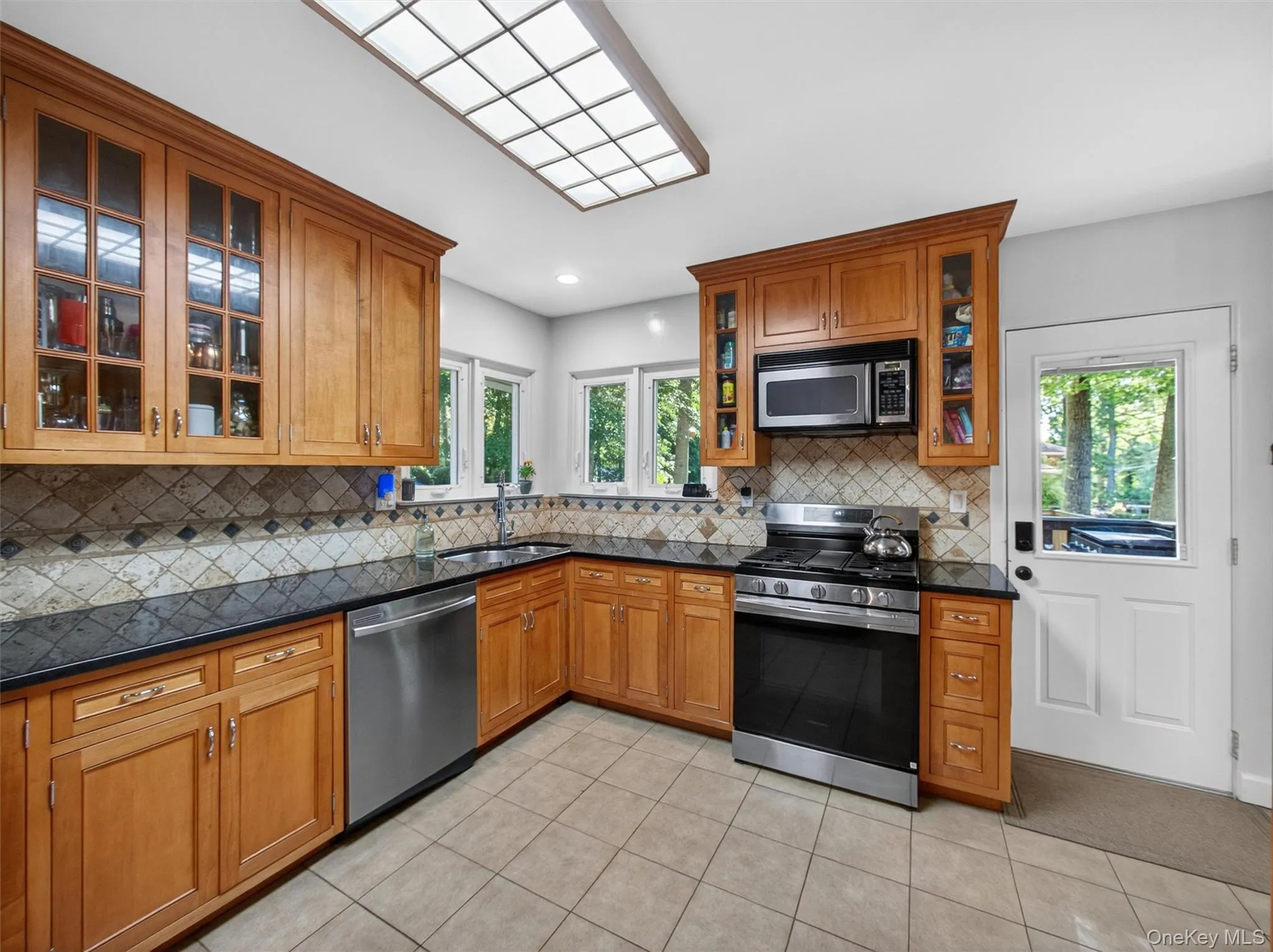 22 Gail Drive, Clarkstown, NY, 3 Bedrooms Bedrooms, 13 Rooms Rooms,2 BathroomsBathrooms,Residential,For Rent,Gail,0,1009995 22 Gail Drive, Clarkstown, NY, 3 Bedrooms Bedrooms, 13 Rooms Rooms,2 BathroomsBathrooms,Residential,For Rent,Gail,0,1009995