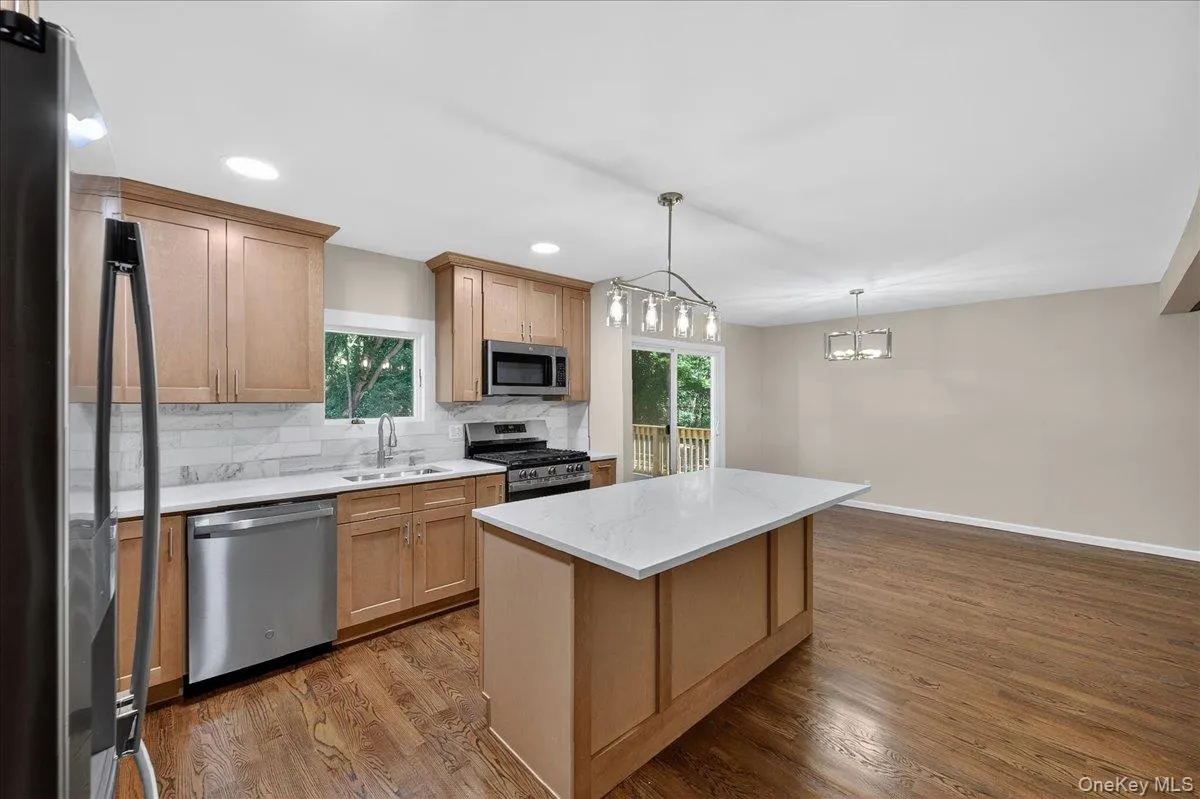 375 Old Willets Path, Smithtown, NY, 4 Bedrooms Bedrooms, 9 Rooms Rooms,3 BathroomsBathrooms,Residential,For Rent,Old Willets,0,1009997 375 Old Willets Path, Smithtown, NY, 4 Bedrooms Bedrooms, 9 Rooms Rooms,3 BathroomsBathrooms,Residential,For Rent,Old Willets,0,1009997