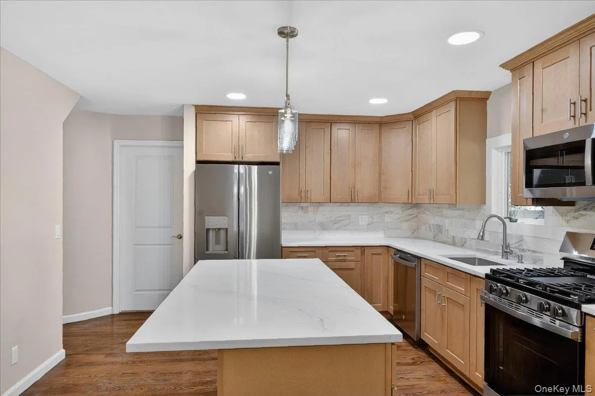 375 Old Willets Path, Smithtown, NY, 4 Bedrooms Bedrooms, 9 Rooms Rooms,3 BathroomsBathrooms,Residential,For Rent,Old Willets,0,1009997 375 Old Willets Path, Smithtown, NY, 4 Bedrooms Bedrooms, 9 Rooms Rooms,3 BathroomsBathrooms,Residential,For Rent,Old Willets,0,1009997