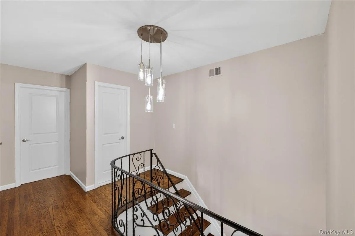 375 Old Willets Path, Smithtown, NY, 4 Bedrooms Bedrooms, 9 Rooms Rooms,3 BathroomsBathrooms,Residential,For Rent,Old Willets,0,1009997 375 Old Willets Path, Smithtown, NY, 4 Bedrooms Bedrooms, 9 Rooms Rooms,3 BathroomsBathrooms,Residential,For Rent,Old Willets,0,1009997