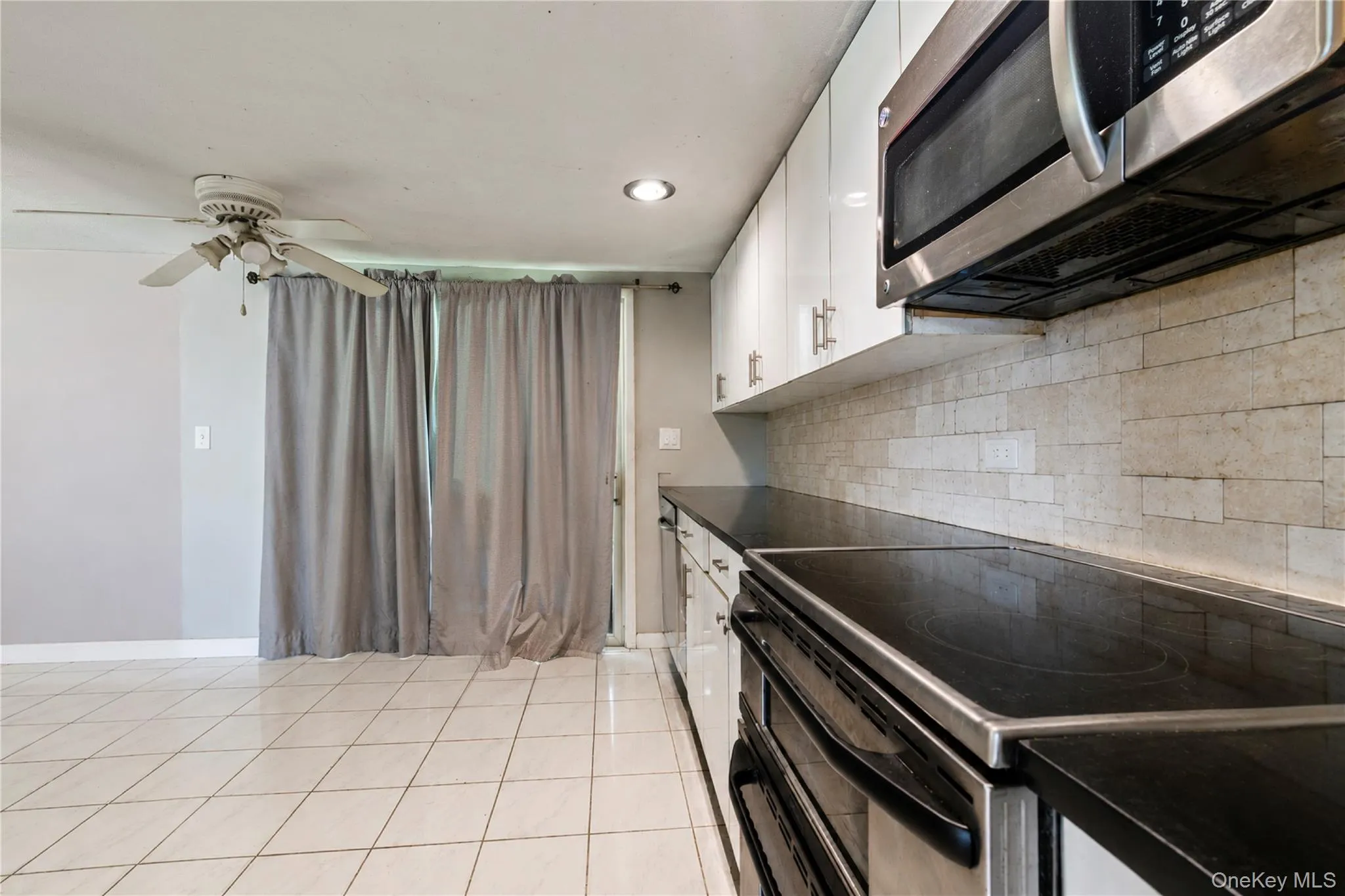 23 3rd Avenue, Oyster Bay, NY, 7 Bedrooms Bedrooms, 15 Rooms Rooms,3 BathroomsBathrooms,Residential,For Rent,3rd,0,1009999 23 3rd Avenue, Oyster Bay, NY, 7 Bedrooms Bedrooms, 15 Rooms Rooms,3 BathroomsBathrooms,Residential,For Rent,3rd,0,1009999