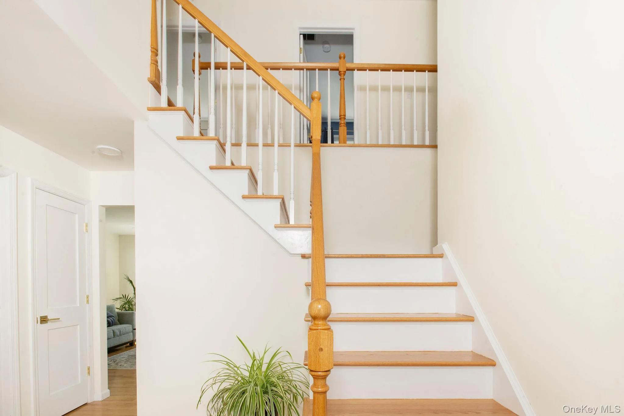 Bright double height entry foyer to welcome you home. Bright double height entry foyer to welcome you home.