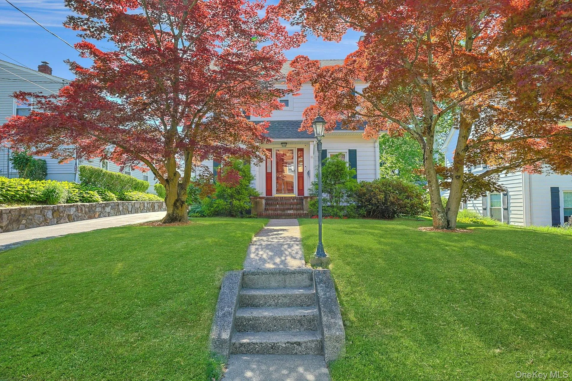 Beautiful curb appeal Beautiful curb appeal