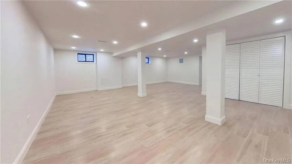 8515 Wareham Place, New York, NY, 5 Bedrooms Bedrooms, 9 Rooms Rooms,1 BathroomBathrooms,Residential,For Rent,Wareham,0,1010007 8515 Wareham Place, New York, NY, 5 Bedrooms Bedrooms, 9 Rooms Rooms,1 BathroomBathrooms,Residential,For Rent,Wareham,0,1010007