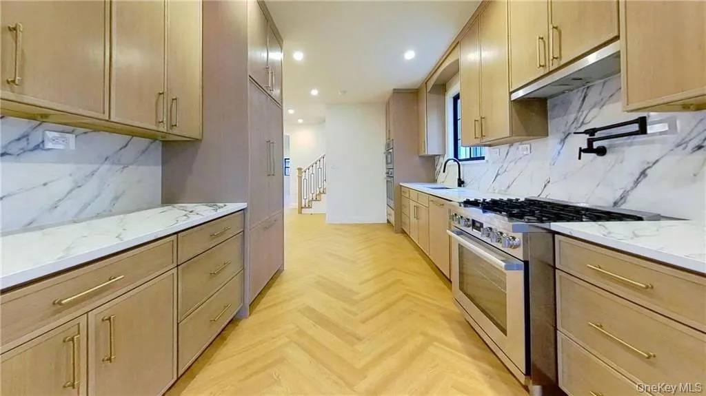 8515 Wareham Place, New York, NY, 5 Bedrooms Bedrooms, 9 Rooms Rooms,1 BathroomBathrooms,Residential,For Rent,Wareham,0,1010007 8515 Wareham Place, New York, NY, 5 Bedrooms Bedrooms, 9 Rooms Rooms,1 BathroomBathrooms,Residential,For Rent,Wareham,0,1010007