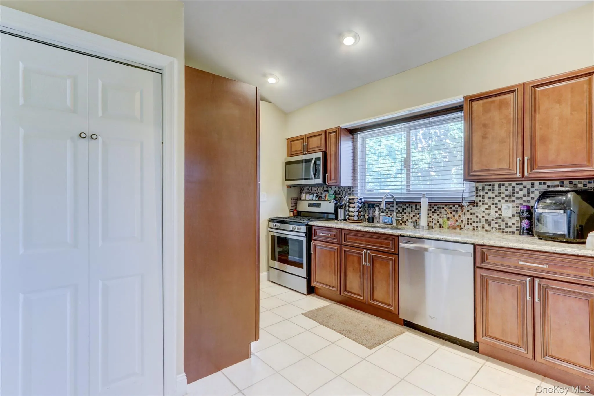 19 Edi Avenue, Oyster Bay, NY, 3 Bedrooms Bedrooms, 6 Rooms Rooms,2 BathroomsBathrooms,Residential Lease,For Rent,Edi,0,1010028 19 Edi Avenue, Oyster Bay, NY, 3 Bedrooms Bedrooms, 6 Rooms Rooms,2 BathroomsBathrooms,Residential Lease,For Rent,Edi,0,1010028