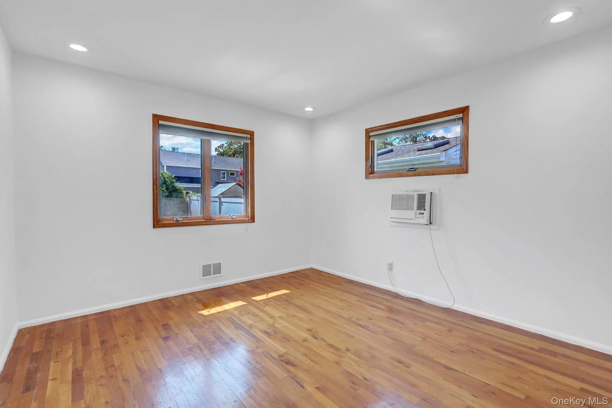 19 Edi Avenue, Oyster Bay, NY, 3 Bedrooms Bedrooms, 6 Rooms Rooms,2 BathroomsBathrooms,Residential Lease,For Rent,Edi,0,1010028 19 Edi Avenue, Oyster Bay, NY, 3 Bedrooms Bedrooms, 6 Rooms Rooms,2 BathroomsBathrooms,Residential Lease,For Rent,Edi,0,1010028