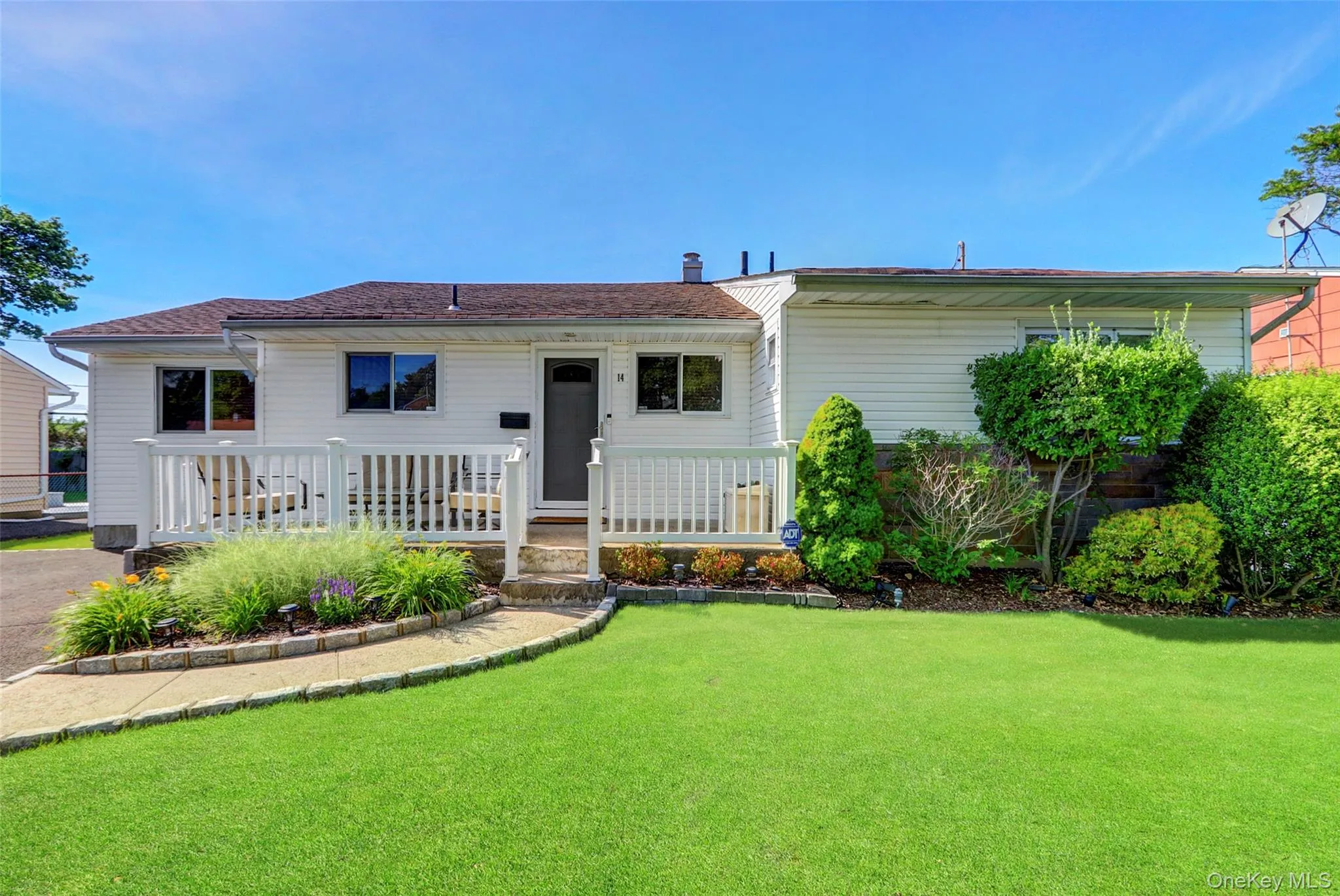 19 Edi Avenue, Oyster Bay, NY, 3 Bedrooms Bedrooms, 6 Rooms Rooms,2 BathroomsBathrooms,Residential Lease,For Rent,Edi,0,1010028 19 Edi Avenue, Oyster Bay, NY, 3 Bedrooms Bedrooms, 6 Rooms Rooms,2 BathroomsBathrooms,Residential Lease,For Rent,Edi,0,1010028