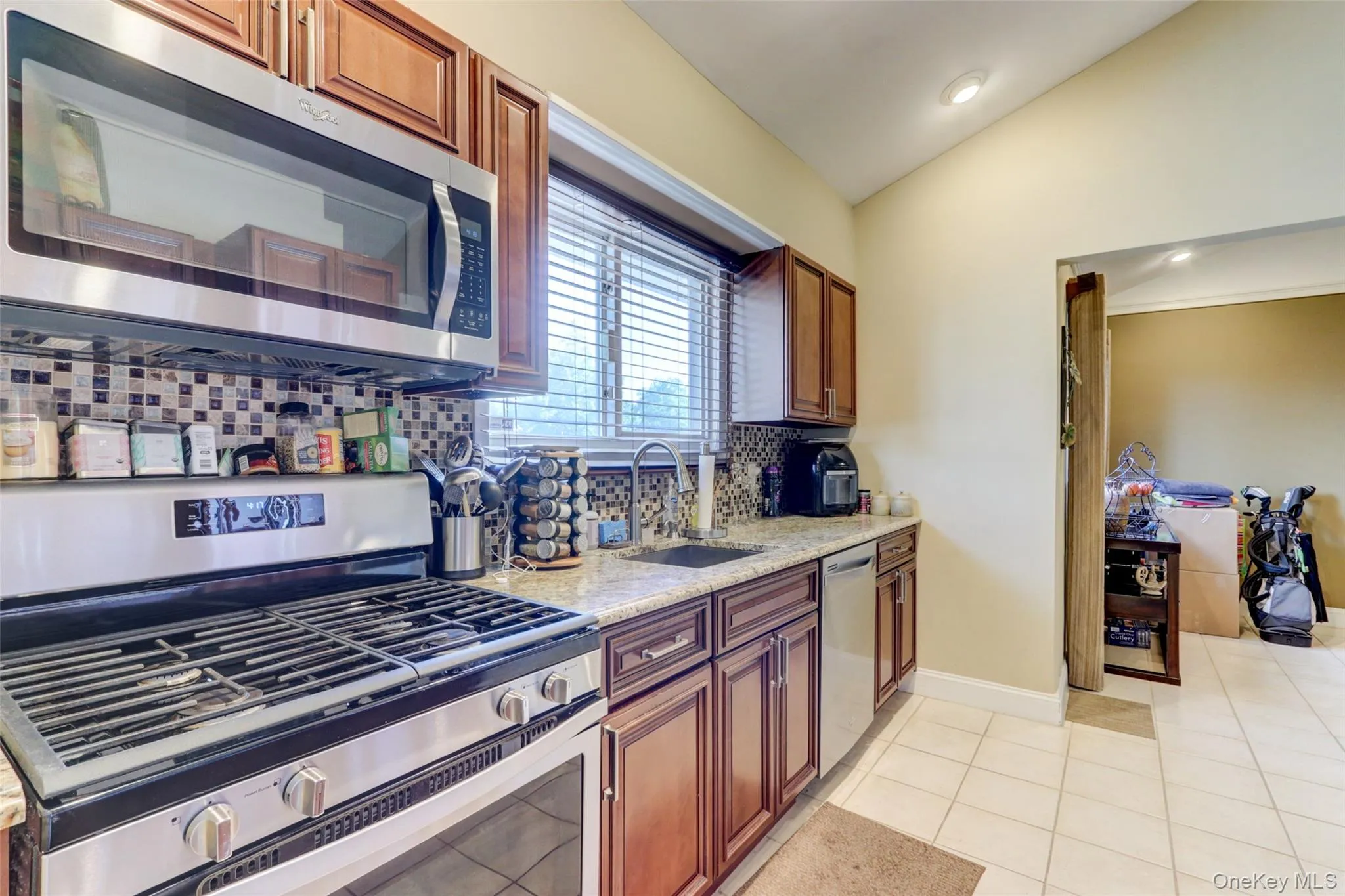19 Edi Avenue, Oyster Bay, NY, 3 Bedrooms Bedrooms, 6 Rooms Rooms,2 BathroomsBathrooms,Residential Lease,For Rent,Edi,0,1010028 19 Edi Avenue, Oyster Bay, NY, 3 Bedrooms Bedrooms, 6 Rooms Rooms,2 BathroomsBathrooms,Residential Lease,For Rent,Edi,0,1010028