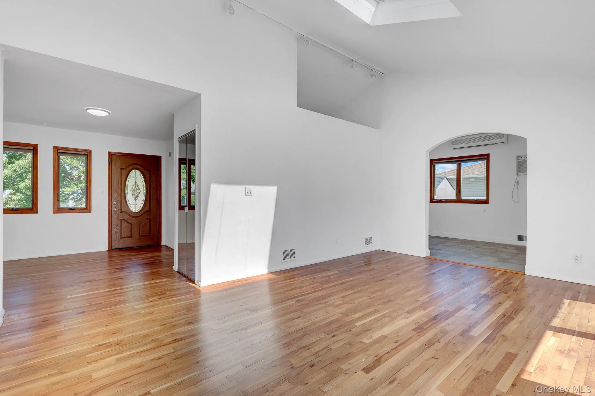19 Edi Avenue, Oyster Bay, NY, 3 Bedrooms Bedrooms, 6 Rooms Rooms,2 BathroomsBathrooms,Residential Lease,For Rent,Edi,0,1010028 19 Edi Avenue, Oyster Bay, NY, 3 Bedrooms Bedrooms, 6 Rooms Rooms,2 BathroomsBathrooms,Residential Lease,For Rent,Edi,0,1010028