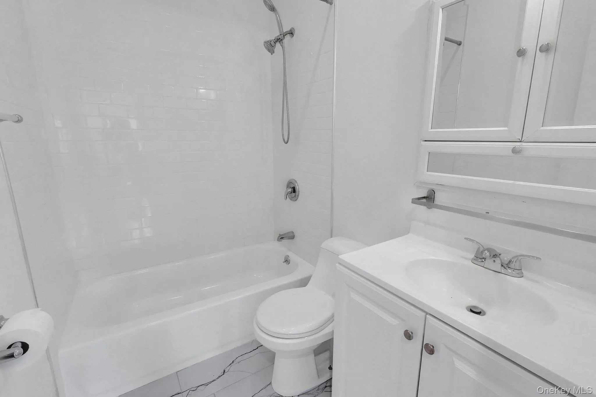 19 Edi Avenue, Oyster Bay, NY, 3 Bedrooms Bedrooms, 6 Rooms Rooms,2 BathroomsBathrooms,Residential Lease,For Rent,Edi,0,1010028 19 Edi Avenue, Oyster Bay, NY, 3 Bedrooms Bedrooms, 6 Rooms Rooms,2 BathroomsBathrooms,Residential Lease,For Rent,Edi,0,1010028