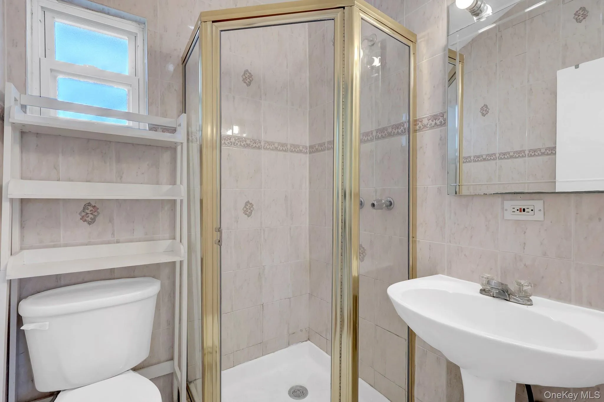 19 Edi Avenue, Oyster Bay, NY, 3 Bedrooms Bedrooms, 6 Rooms Rooms,2 BathroomsBathrooms,Residential Lease,For Rent,Edi,0,1010028 19 Edi Avenue, Oyster Bay, NY, 3 Bedrooms Bedrooms, 6 Rooms Rooms,2 BathroomsBathrooms,Residential Lease,For Rent,Edi,0,1010028