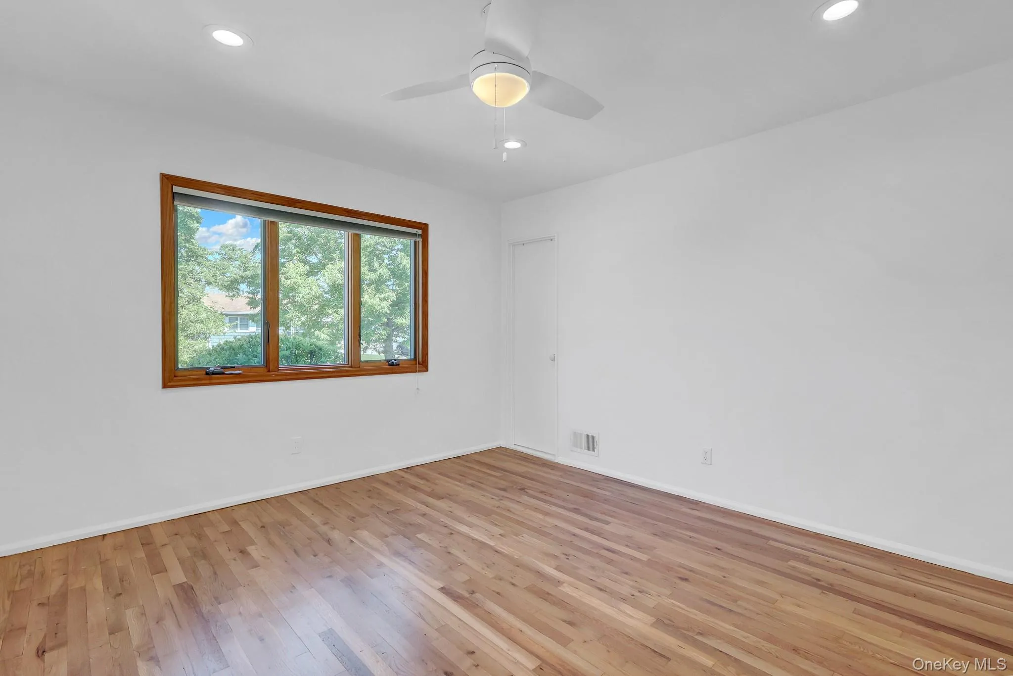 19 Edi Avenue, Oyster Bay, NY, 3 Bedrooms Bedrooms, 6 Rooms Rooms,2 BathroomsBathrooms,Residential Lease,For Rent,Edi,0,1010028 19 Edi Avenue, Oyster Bay, NY, 3 Bedrooms Bedrooms, 6 Rooms Rooms,2 BathroomsBathrooms,Residential Lease,For Rent,Edi,0,1010028