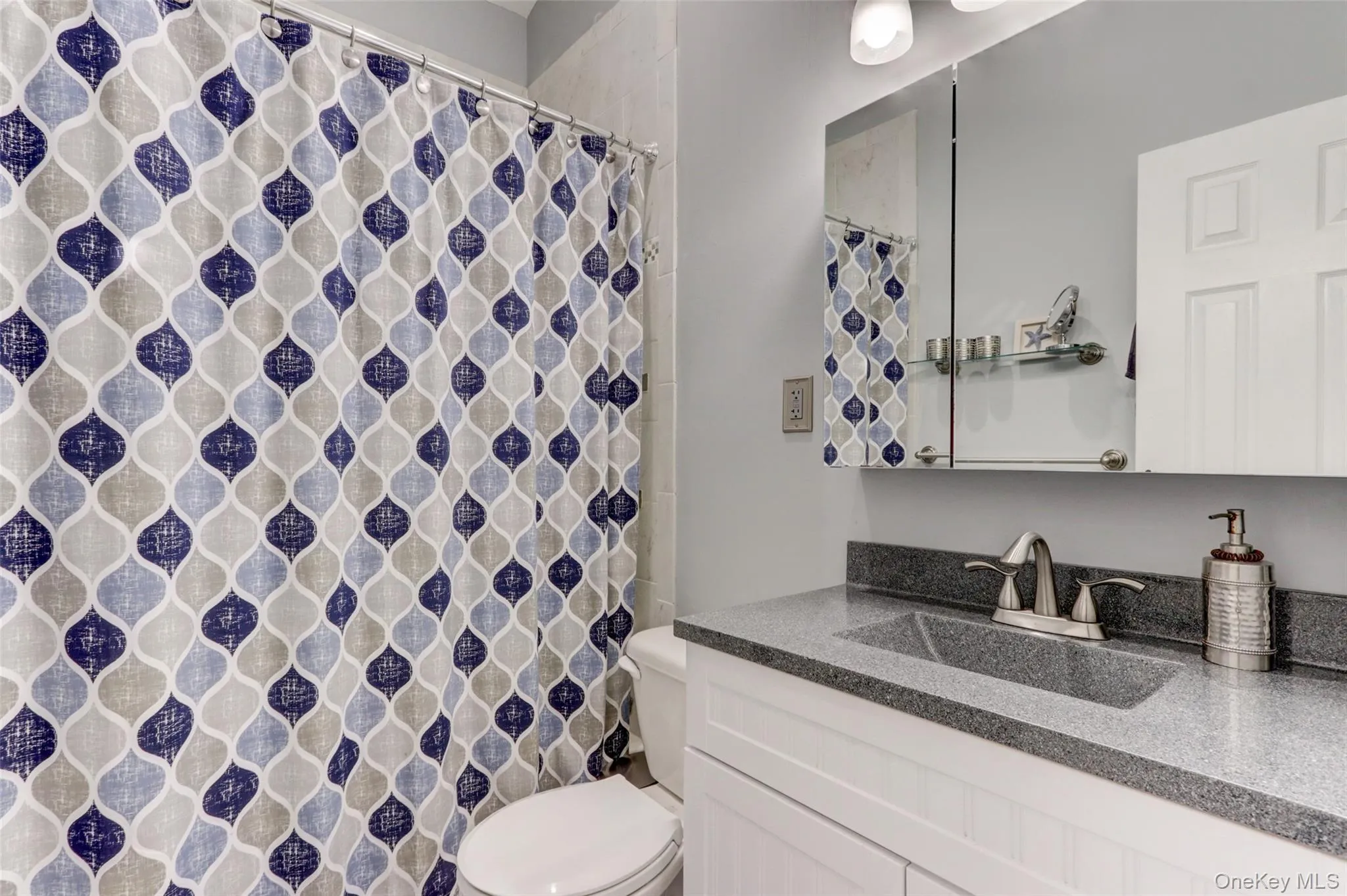 19 Edi Avenue, Oyster Bay, NY, 3 Bedrooms Bedrooms, 6 Rooms Rooms,2 BathroomsBathrooms,Residential Lease,For Rent,Edi,0,1010028 19 Edi Avenue, Oyster Bay, NY, 3 Bedrooms Bedrooms, 6 Rooms Rooms,2 BathroomsBathrooms,Residential Lease,For Rent,Edi,0,1010028