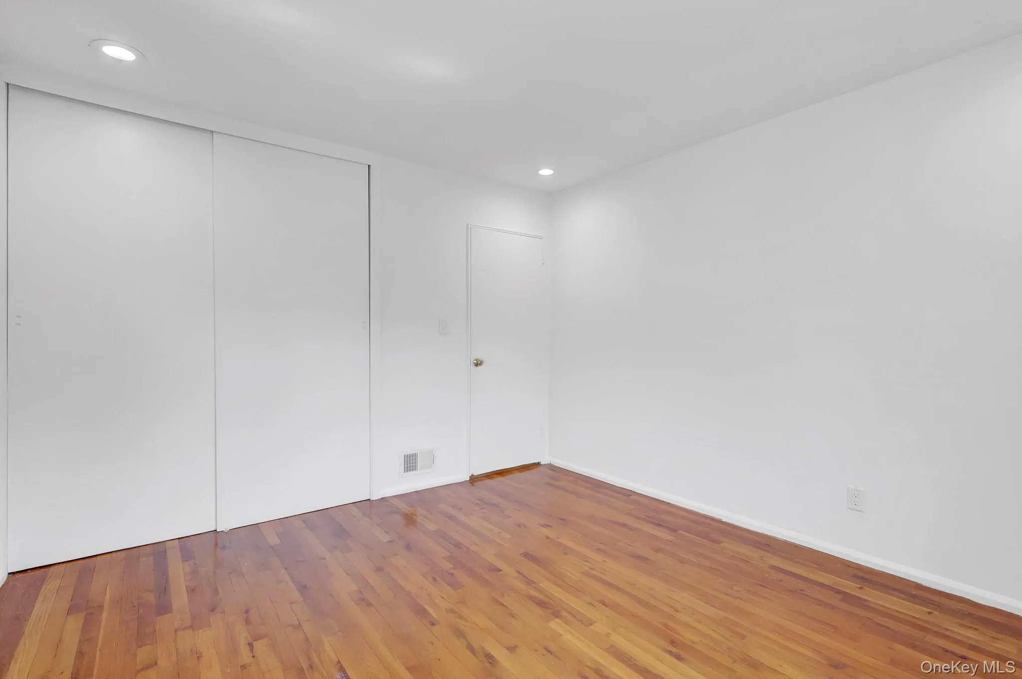 19 Edi Avenue, Oyster Bay, NY, 3 Bedrooms Bedrooms, 6 Rooms Rooms,2 BathroomsBathrooms,Residential Lease,For Rent,Edi,0,1010028 19 Edi Avenue, Oyster Bay, NY, 3 Bedrooms Bedrooms, 6 Rooms Rooms,2 BathroomsBathrooms,Residential Lease,For Rent,Edi,0,1010028