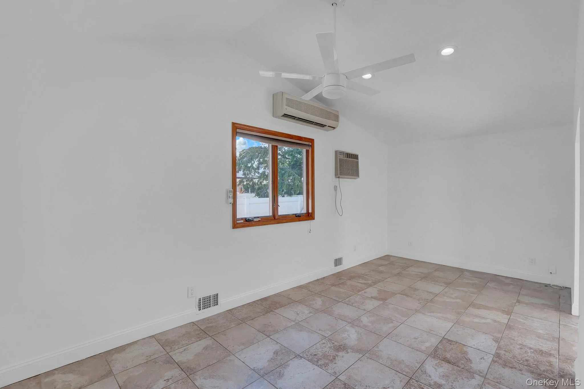 19 Edi Avenue, Oyster Bay, NY, 3 Bedrooms Bedrooms, 6 Rooms Rooms,2 BathroomsBathrooms,Residential Lease,For Rent,Edi,0,1010028 19 Edi Avenue, Oyster Bay, NY, 3 Bedrooms Bedrooms, 6 Rooms Rooms,2 BathroomsBathrooms,Residential Lease,For Rent,Edi,0,1010028