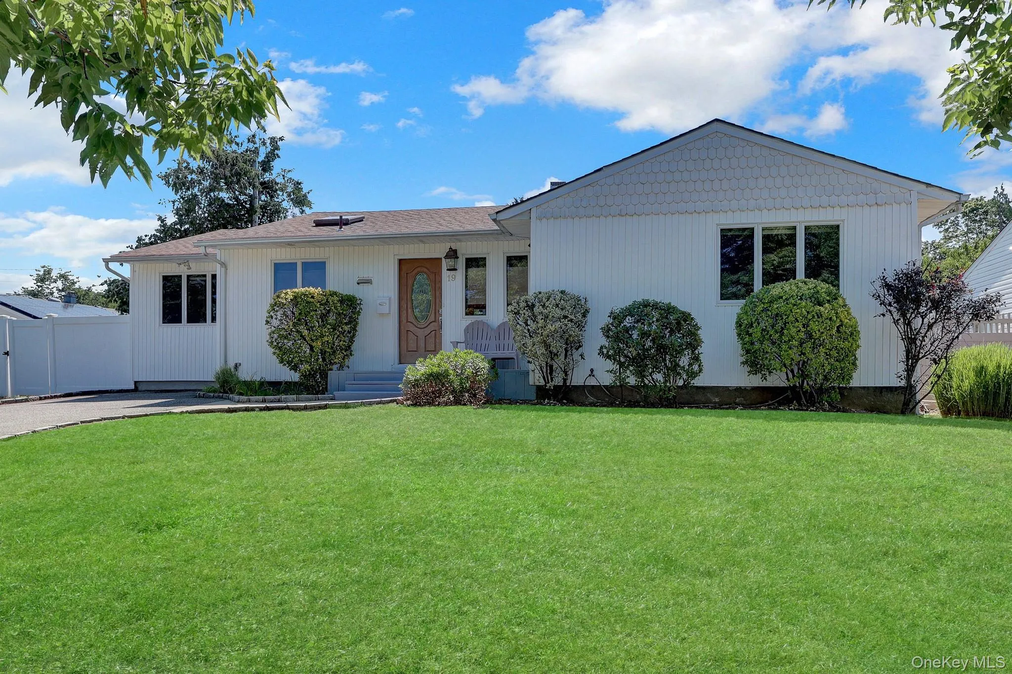 19 Edi Avenue, Oyster Bay, NY, 3 Bedrooms Bedrooms, 6 Rooms Rooms,2 BathroomsBathrooms,Residential Lease,For Rent,Edi,0,1010028 19 Edi Avenue, Oyster Bay, NY, 3 Bedrooms Bedrooms, 6 Rooms Rooms,2 BathroomsBathrooms,Residential Lease,For Rent,Edi,0,1010028