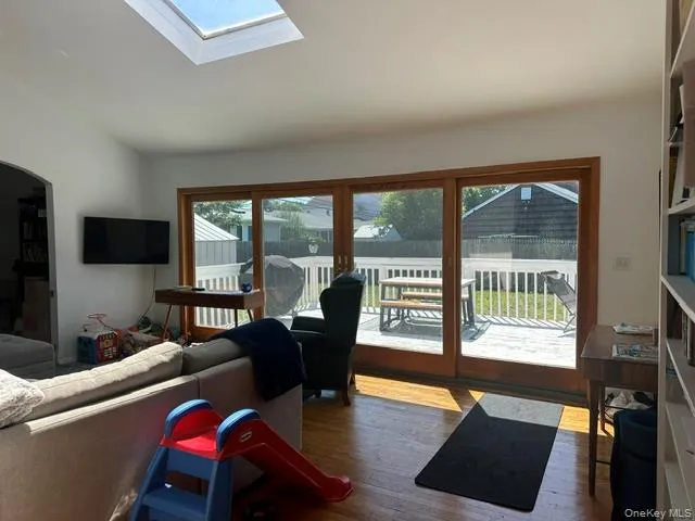 19 Edi Avenue, Oyster Bay, NY, 3 Bedrooms Bedrooms, 6 Rooms Rooms,2 BathroomsBathrooms,Residential Lease,For Rent,Edi,0,1010028 19 Edi Avenue, Oyster Bay, NY, 3 Bedrooms Bedrooms, 6 Rooms Rooms,2 BathroomsBathrooms,Residential Lease,For Rent,Edi,0,1010028