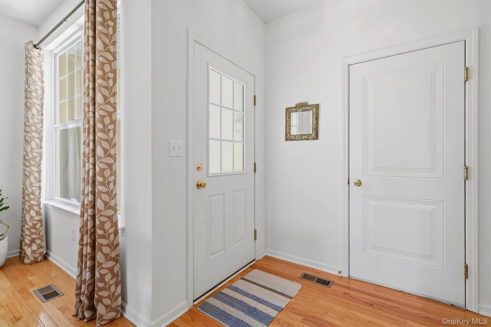 10 Cornwall Lane, Middletown, NY, 3 Bedrooms Bedrooms, 7 Rooms Rooms,2 BathroomsBathrooms,Residential,For Rent,Cornwall,0,1010033 10 Cornwall Lane, Middletown, NY, 3 Bedrooms Bedrooms, 7 Rooms Rooms,2 BathroomsBathrooms,Residential,For Rent,Cornwall,0,1010033
