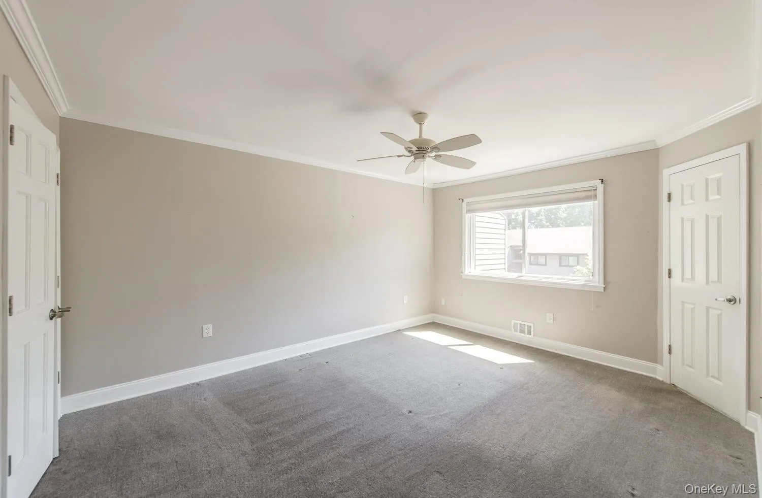 Crown molding, new carpeting Crown molding, new carpeting
