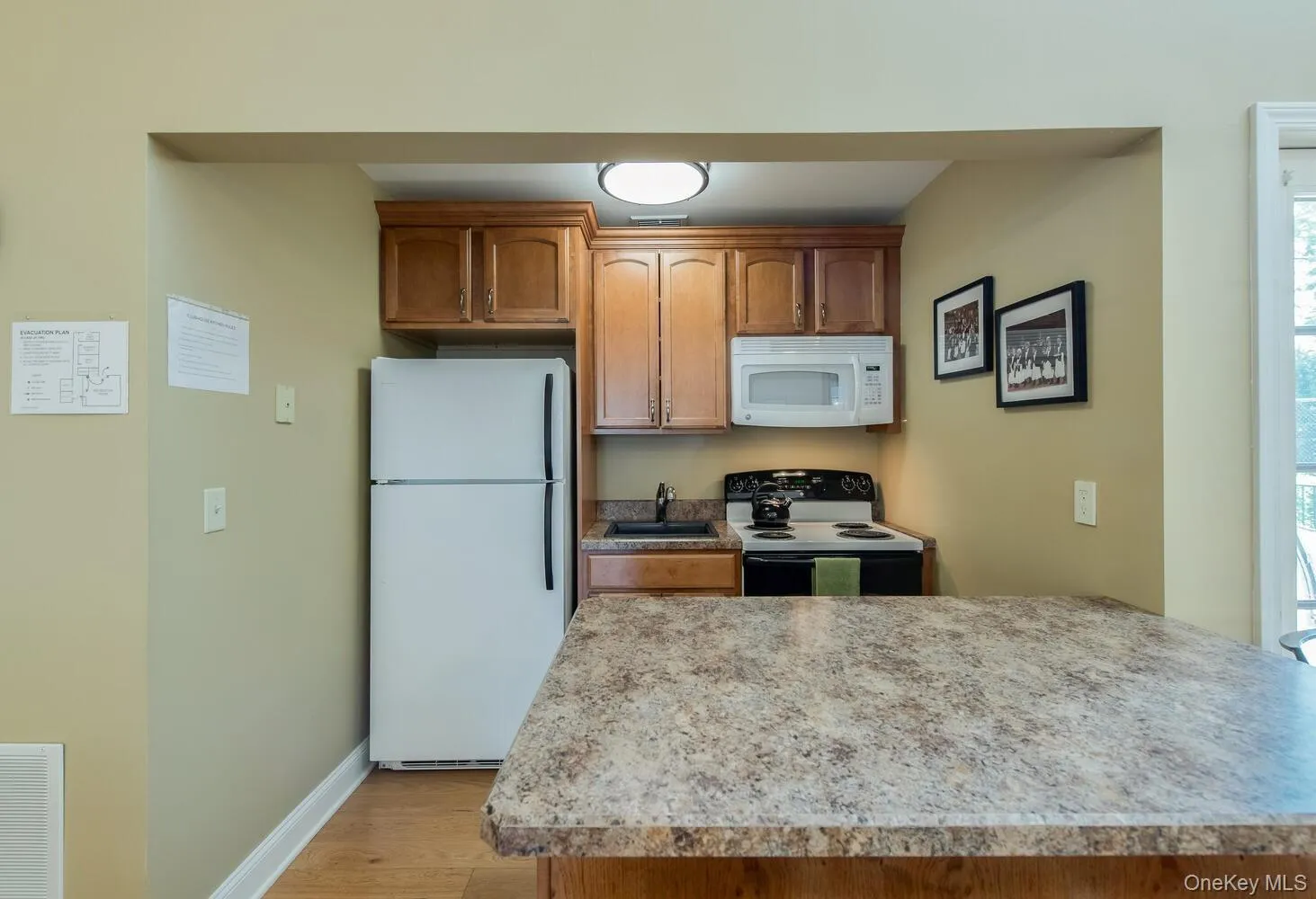 Full kitchen Full kitchen