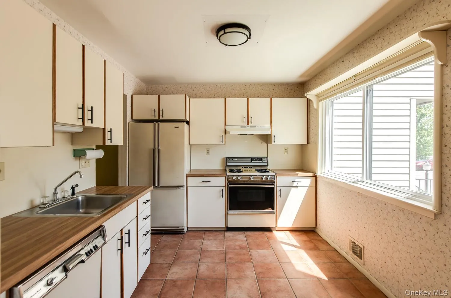 Lots of counter space Lots of counter space