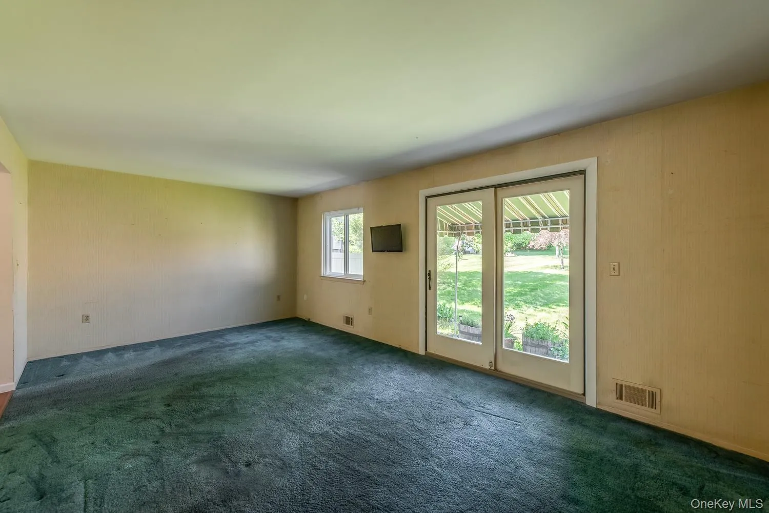 Relax in the living room, bring the outdoors in Relax in the living room, bring the outdoors in