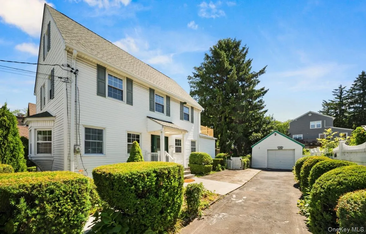 254 Lee Avenue, Yonkers, NY, 3 Bedrooms Bedrooms, 9 Rooms Rooms,1 BathroomBathrooms,Residential,For Rent,Lee,0,1010040 254 Lee Avenue, Yonkers, NY, 3 Bedrooms Bedrooms, 9 Rooms Rooms,1 BathroomBathrooms,Residential,For Rent,Lee,0,1010040