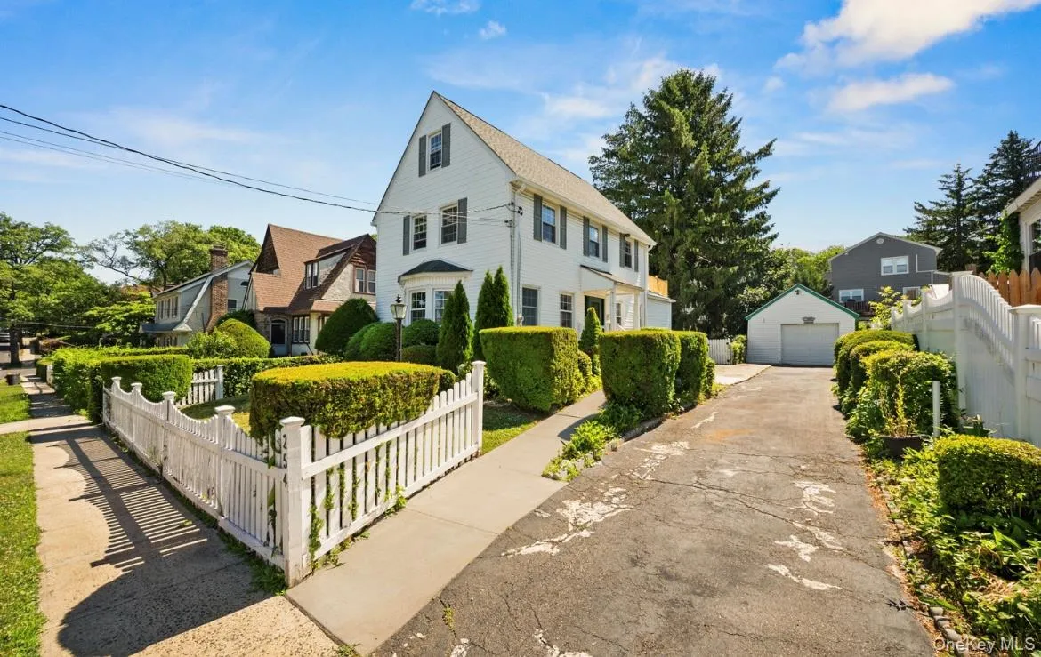254 Lee Avenue, Yonkers, NY, 3 Bedrooms Bedrooms, 9 Rooms Rooms,1 BathroomBathrooms,Residential,For Rent,Lee,0,1010040 254 Lee Avenue, Yonkers, NY, 3 Bedrooms Bedrooms, 9 Rooms Rooms,1 BathroomBathrooms,Residential,For Rent,Lee,0,1010040
