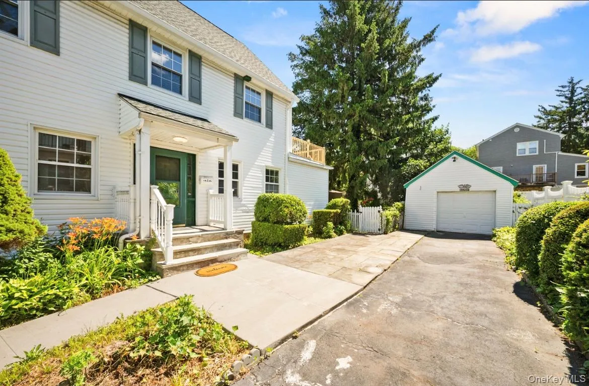 254 Lee Avenue, Yonkers, NY, 3 Bedrooms Bedrooms, 9 Rooms Rooms,1 BathroomBathrooms,Residential,For Rent,Lee,0,1010040 254 Lee Avenue, Yonkers, NY, 3 Bedrooms Bedrooms, 9 Rooms Rooms,1 BathroomBathrooms,Residential,For Rent,Lee,0,1010040