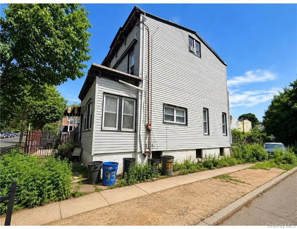 93 Linwood Street, New York, NY, 3 Bedrooms Bedrooms, 7 Rooms Rooms,1 BathroomBathrooms,Residential,For Rent,Linwood,0,1010044 93 Linwood Street, New York, NY, 3 Bedrooms Bedrooms, 7 Rooms Rooms,1 BathroomBathrooms,Residential,For Rent,Linwood,0,1010044