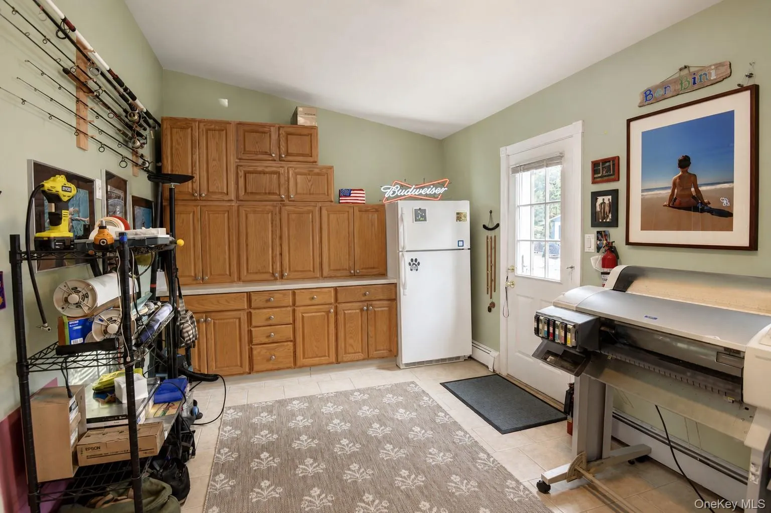 Multi use space with access to yard Multi use space with access to yard