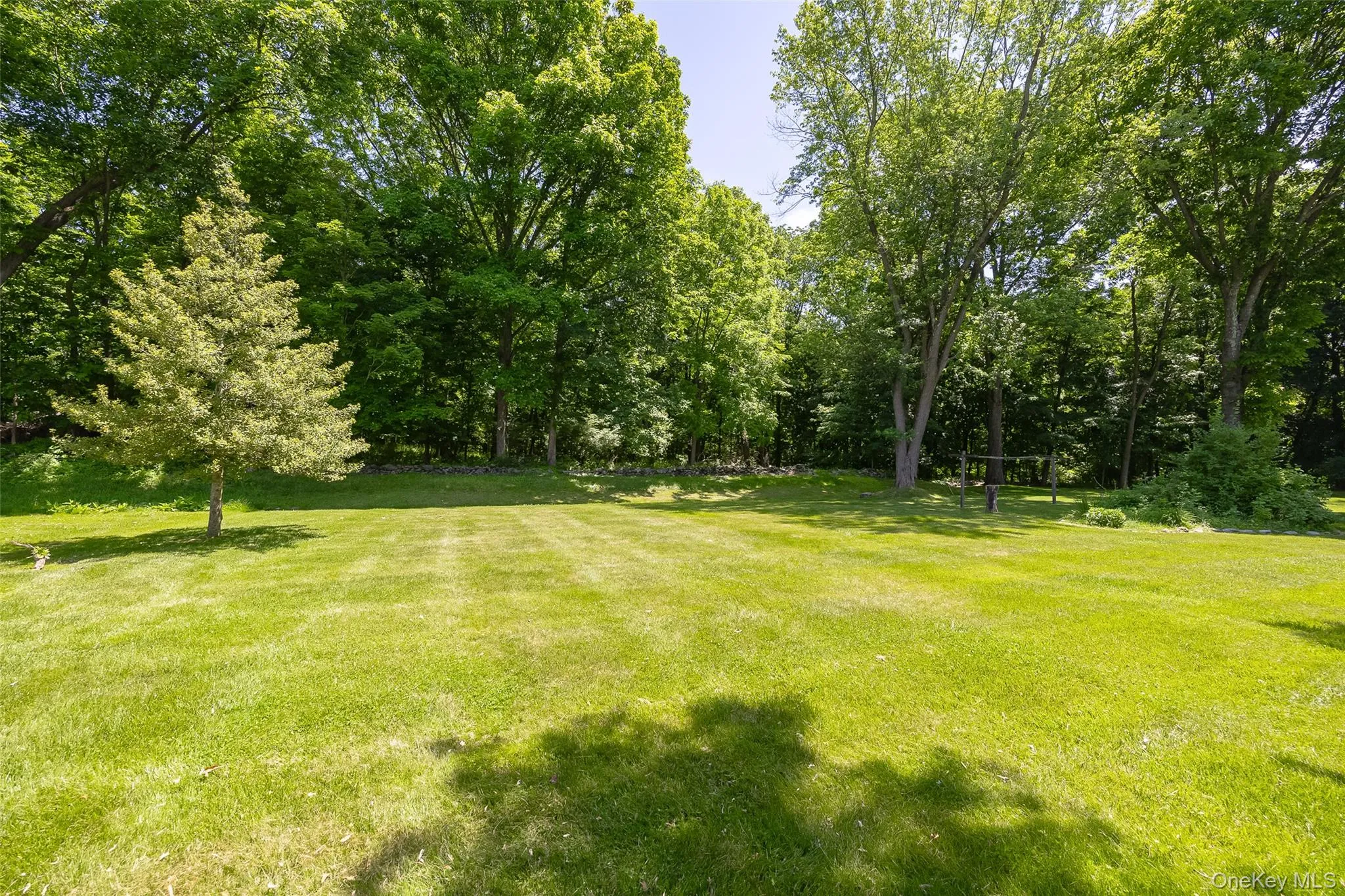 Flat, private backyard Flat, private backyard