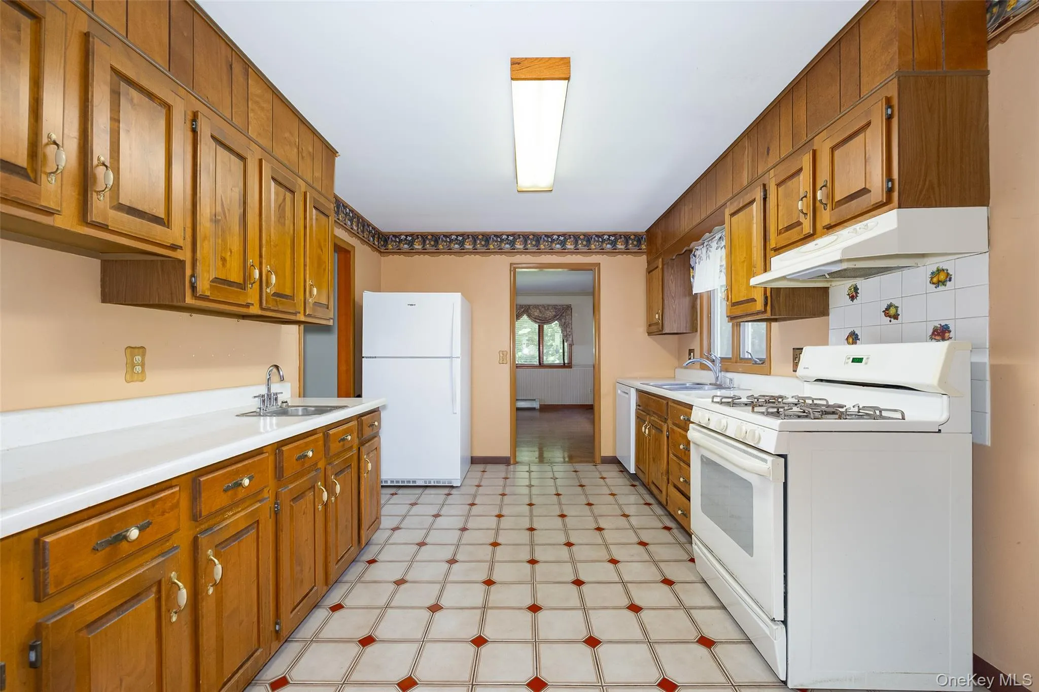 Spacious eat-in kitchen with plenty of cabinetry and counter space Spacious eat-in kitchen with plenty of cabinetry and counter space