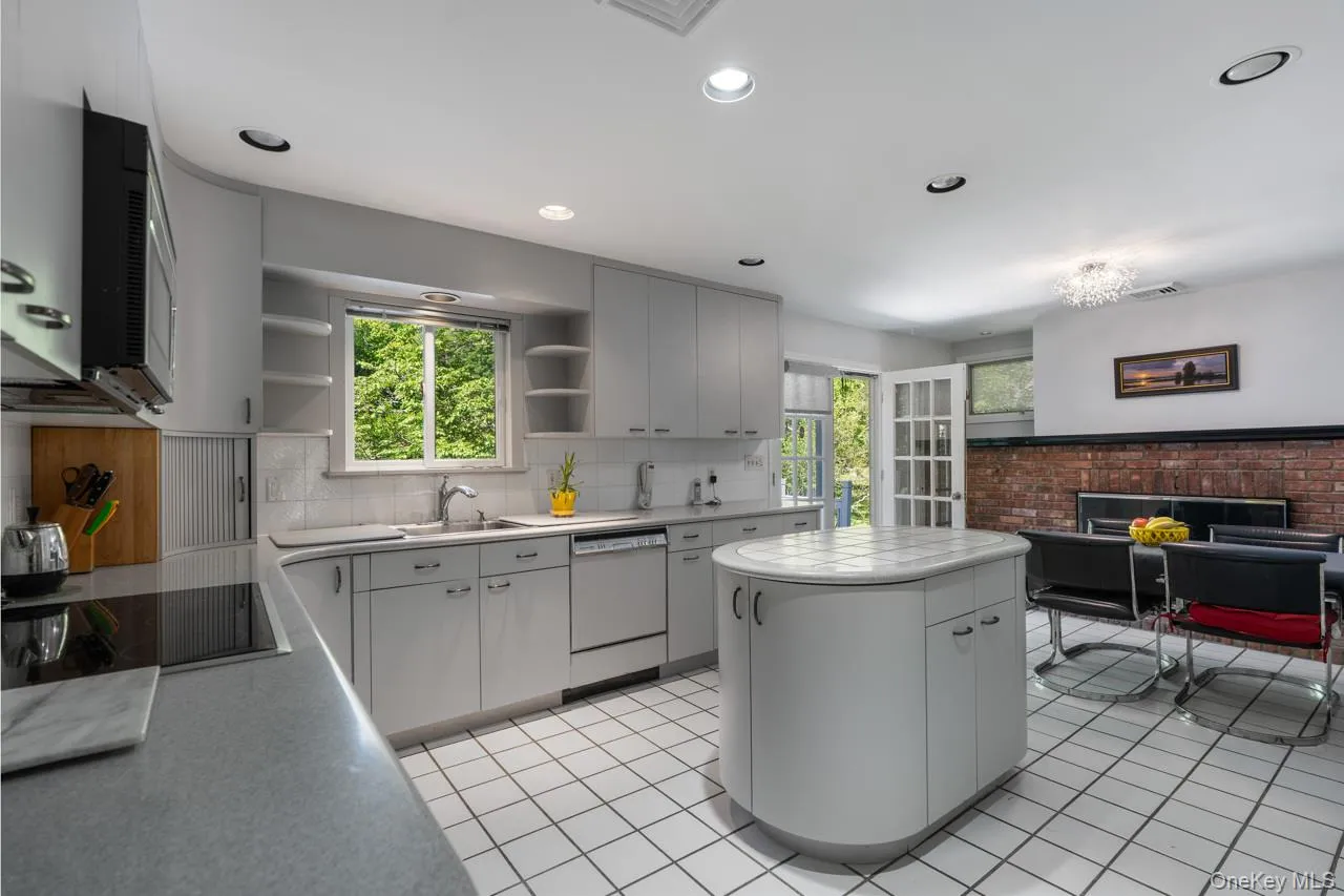 Custom-designed European-style kitchen Custom-designed European-style kitchen