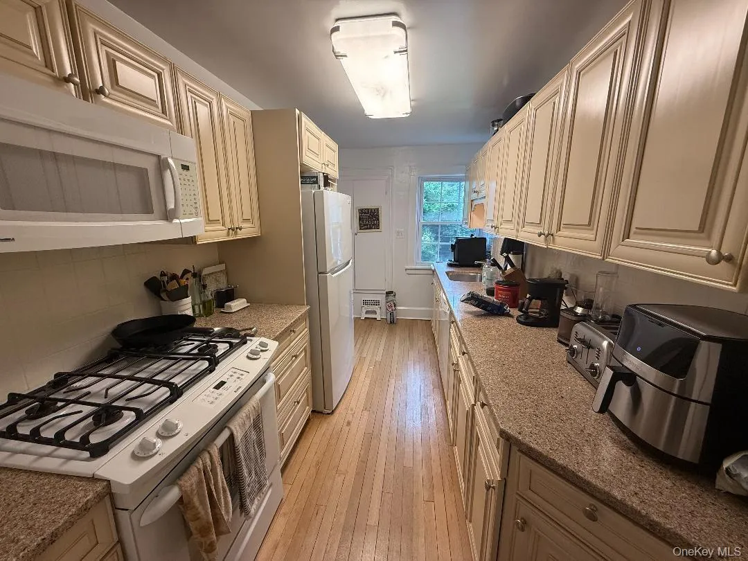 Spacious Galley Kitchen Spacious Galley Kitchen