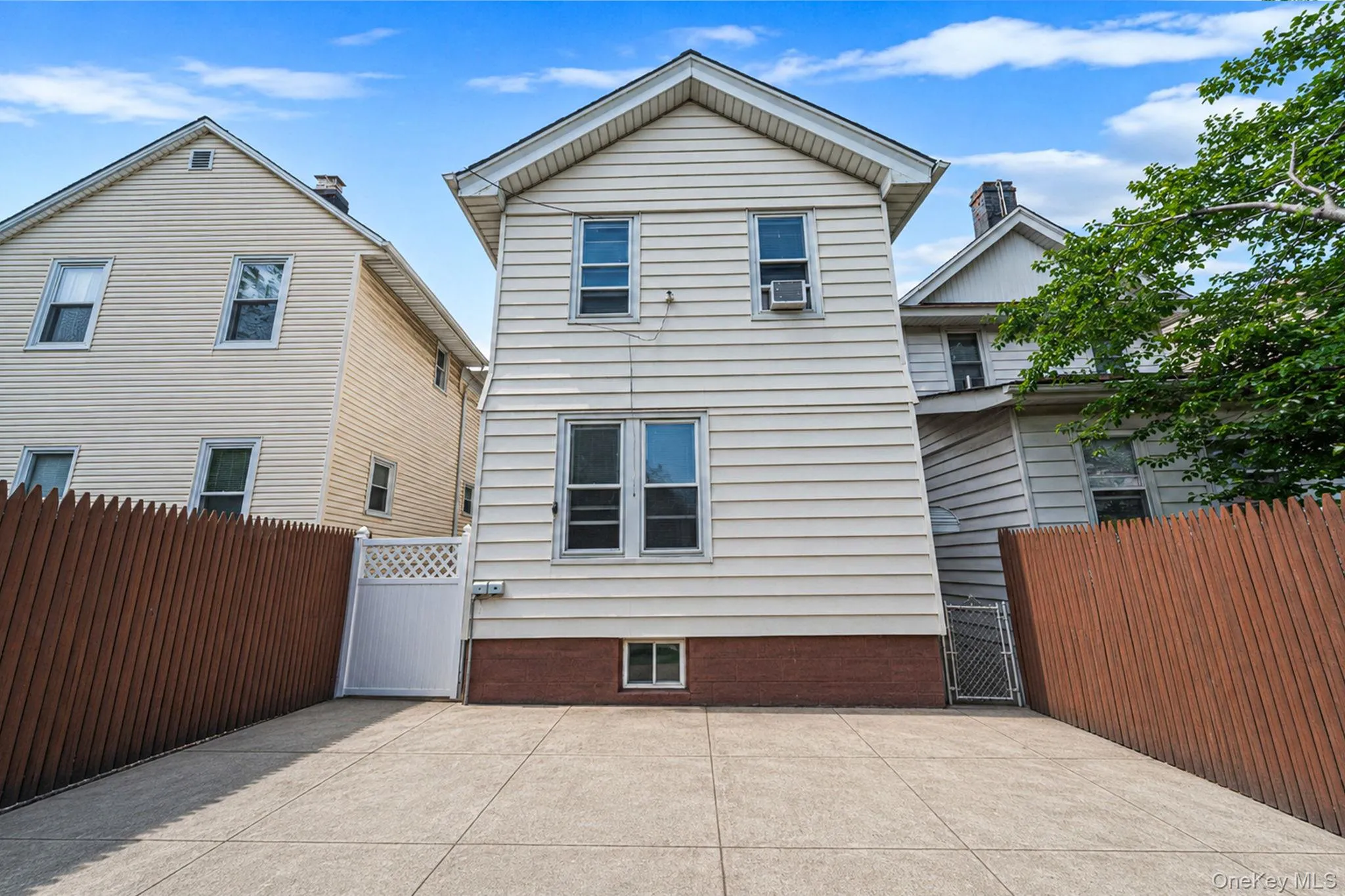 9320 92nd Avenue, New York, NY, 3 Bedrooms Bedrooms, 5 Rooms Rooms,1 BathroomBathrooms,Residential,For Rent,92nd,0,1010078 9320 92nd Avenue, New York, NY, 3 Bedrooms Bedrooms, 5 Rooms Rooms,1 BathroomBathrooms,Residential,For Rent,92nd,0,1010078