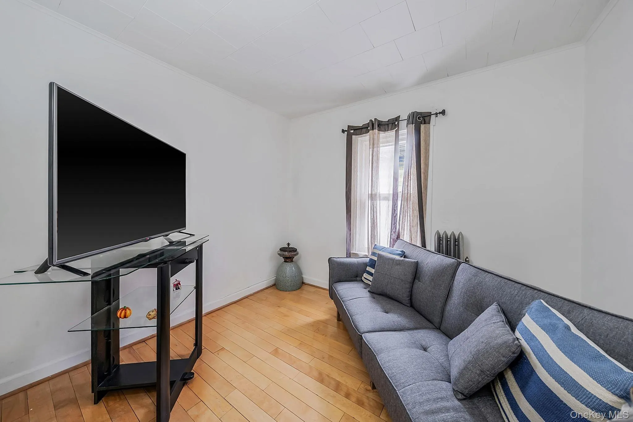 9320 92nd Avenue, New York, NY, 3 Bedrooms Bedrooms, 5 Rooms Rooms,1 BathroomBathrooms,Residential,For Rent,92nd,0,1010078 9320 92nd Avenue, New York, NY, 3 Bedrooms Bedrooms, 5 Rooms Rooms,1 BathroomBathrooms,Residential,For Rent,92nd,0,1010078