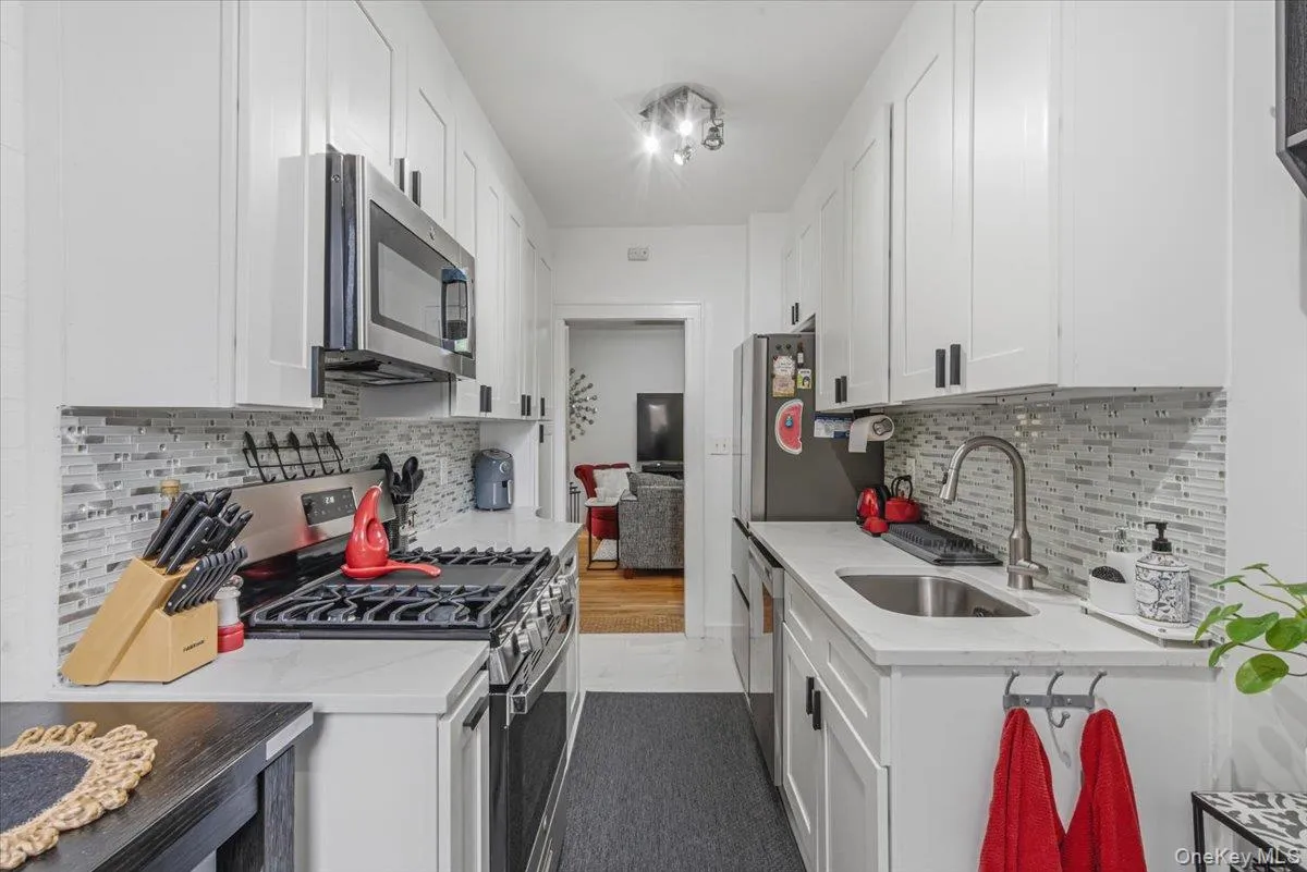 8374 Talbot Street, New York, NY, 1 Bedroom Bedrooms, 3 Rooms Rooms,1 BathroomBathrooms,Residential,For Rent,Talbot,0,1010080 8374 Talbot Street, New York, NY, 1 Bedroom Bedrooms, 3 Rooms Rooms,1 BathroomBathrooms,Residential,For Rent,Talbot,0,1010080