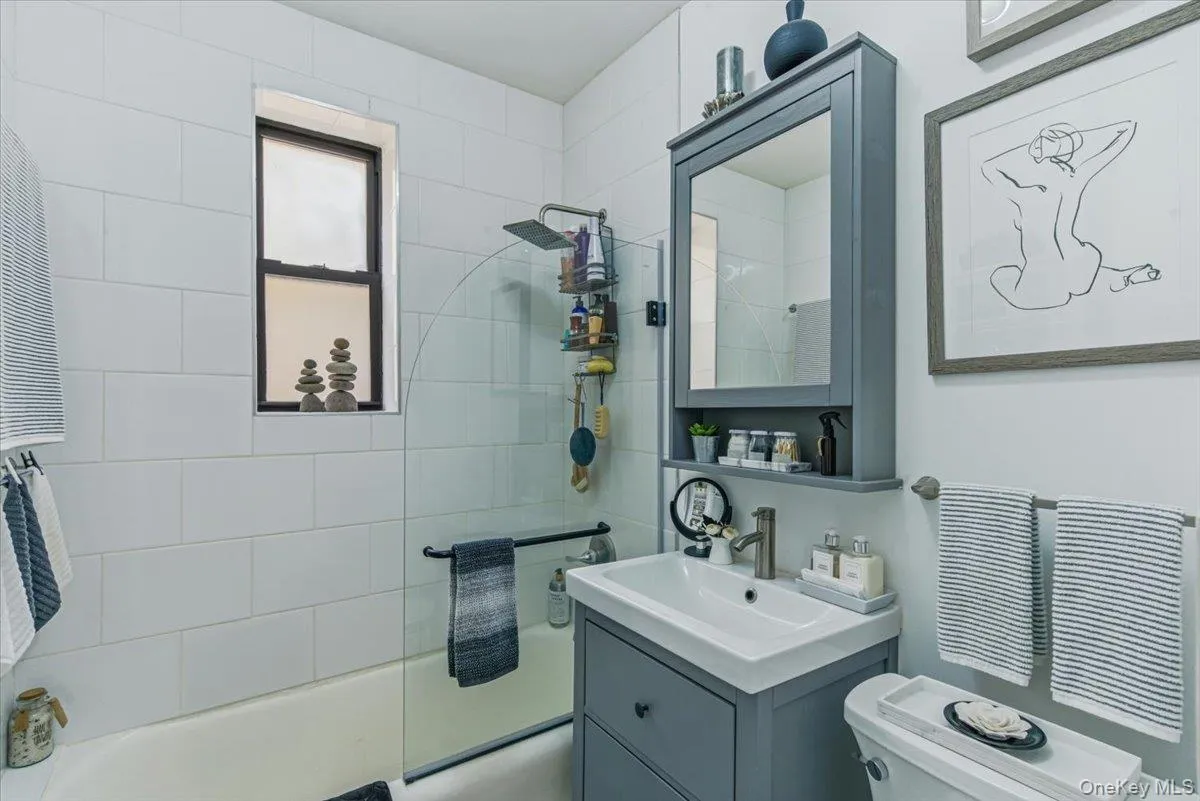 8374 Talbot Street, New York, NY, 1 Bedroom Bedrooms, 3 Rooms Rooms,1 BathroomBathrooms,Residential,For Rent,Talbot,0,1010080 8374 Talbot Street, New York, NY, 1 Bedroom Bedrooms, 3 Rooms Rooms,1 BathroomBathrooms,Residential,For Rent,Talbot,0,1010080
