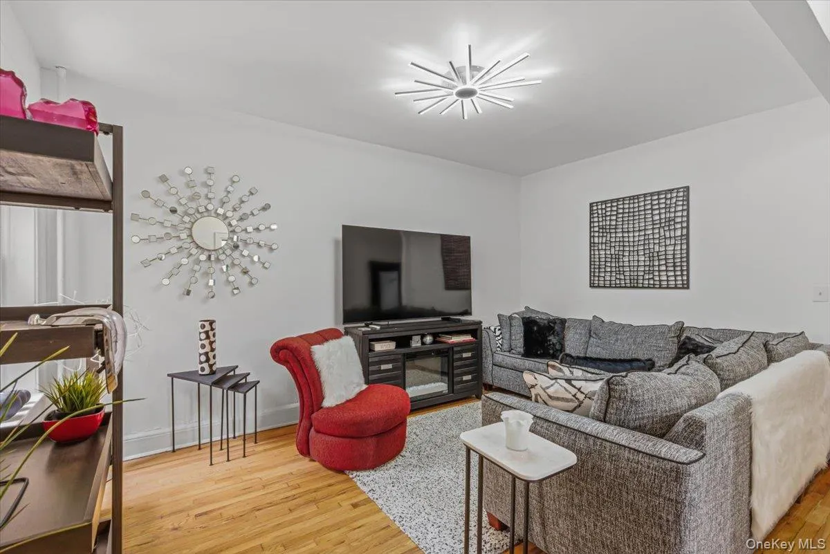 8374 Talbot Street, New York, NY, 1 Bedroom Bedrooms, 3 Rooms Rooms,1 BathroomBathrooms,Residential,For Rent,Talbot,0,1010080 8374 Talbot Street, New York, NY, 1 Bedroom Bedrooms, 3 Rooms Rooms,1 BathroomBathrooms,Residential,For Rent,Talbot,0,1010080