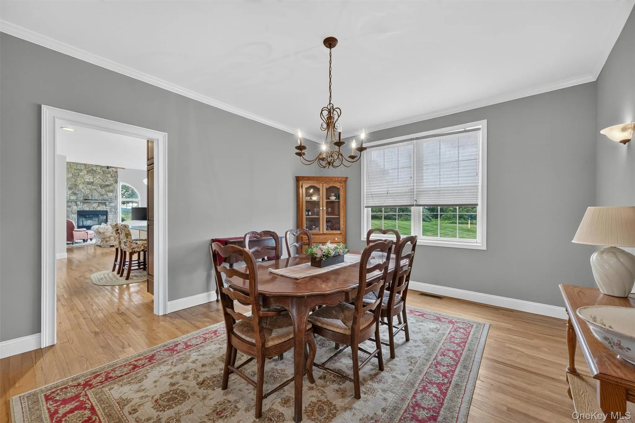 Bright and airy dining room perfect for the larger gatherings Bright and airy dining room perfect for the larger gatherings