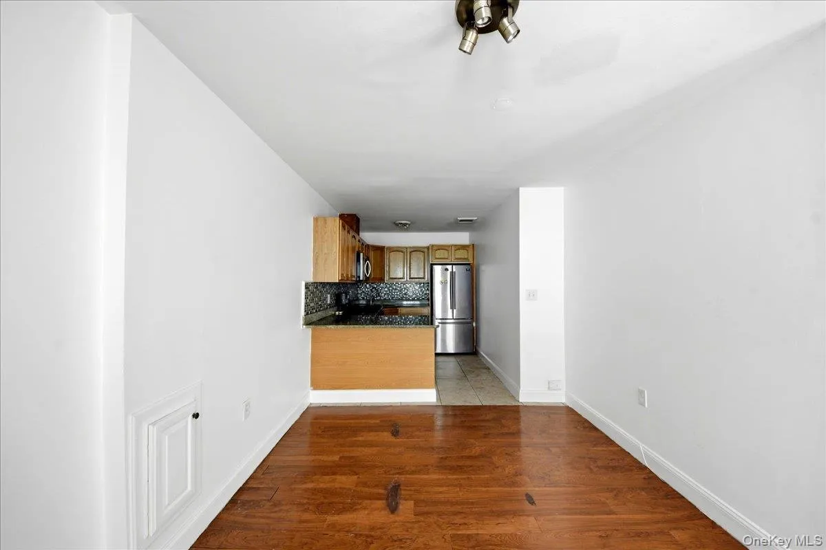 2975 Edson Avenue, New York, NY, 2 Bedrooms Bedrooms, 5 Rooms Rooms,1 BathroomBathrooms,Residential Lease,For Rent,Edson,0,KEY1010090 2975 Edson Avenue, New York, NY, 2 Bedrooms Bedrooms, 5 Rooms Rooms,1 BathroomBathrooms,Residential Lease,For Rent,Edson,0,KEY1010090